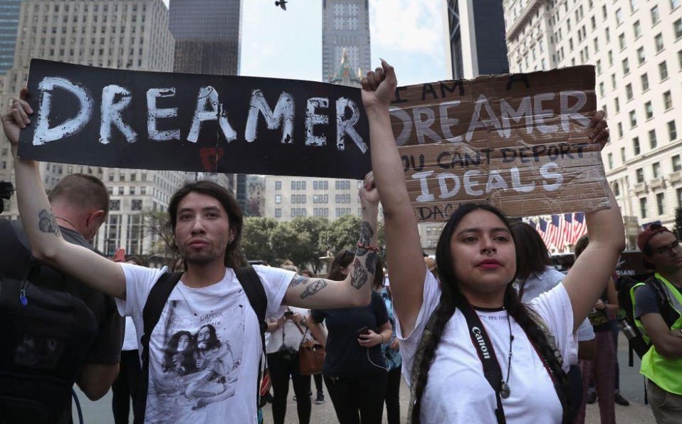 Casi 800 mil jóvenes se han visto beneficiados por el DACA. (Archivo)