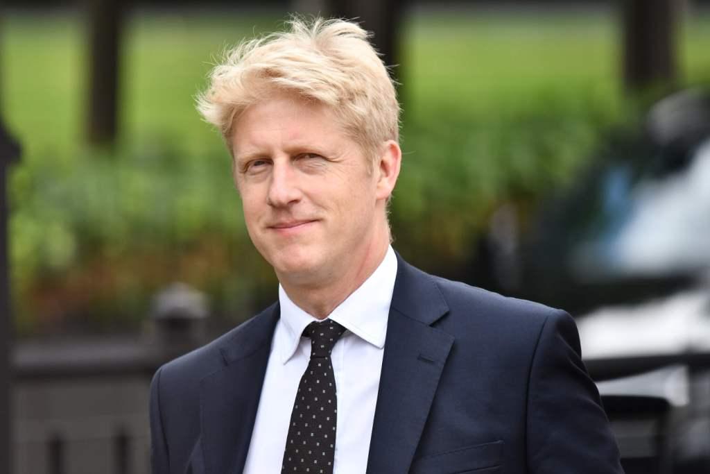 Secretario de Estado para la Ciencia y las Universidades en el ejecutivo de su hermano, Jo Johnson, de 47 años, ya había dimitido del gobierno de Ther
