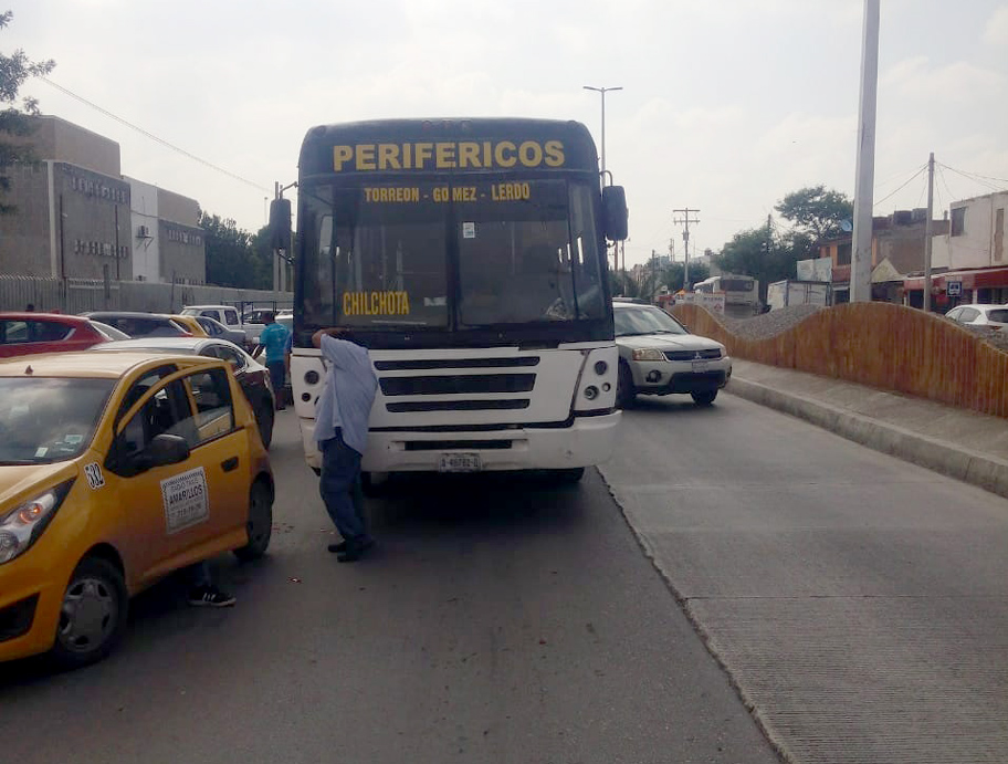 Los vehículos permanecerán en el corralón hasta que los chóferes lleguen a un acuerdo. (Milenio Digital)