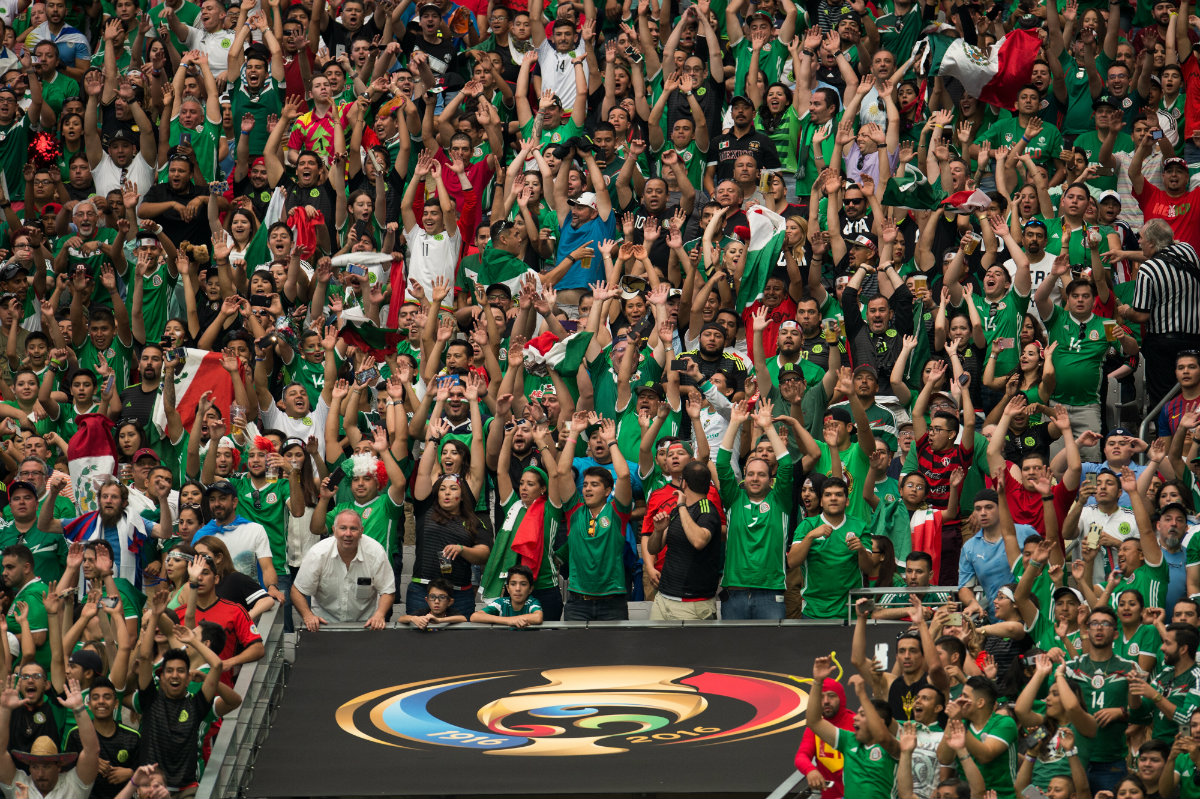 Aficionados durante un partido de la selección mexicana (Mexsport)