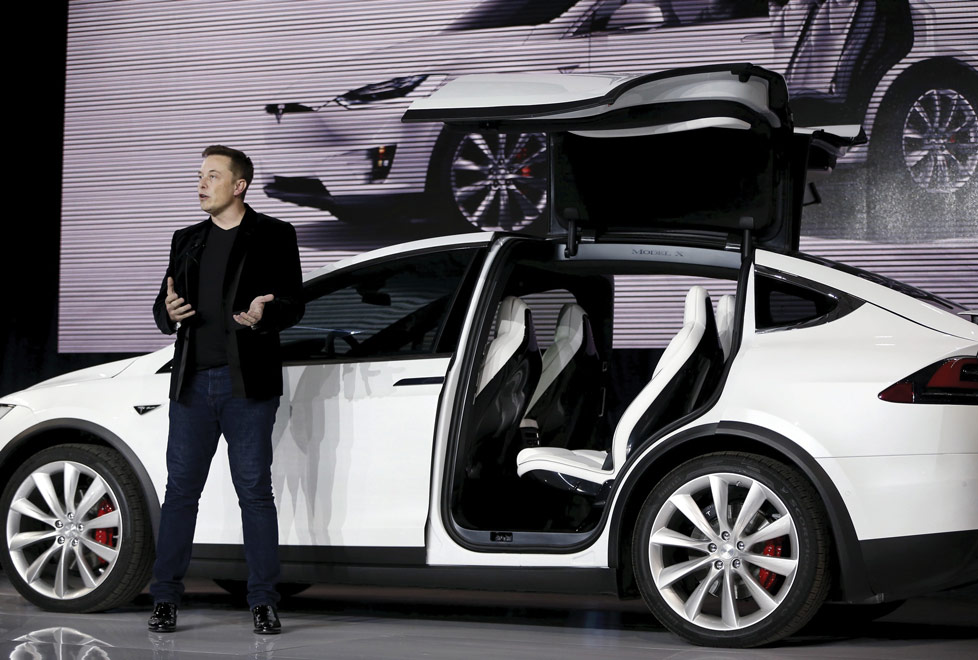 Elon Musk incursiona en el mercado de los seguros, pero solo actuará como intermediario en California (Reuters).
