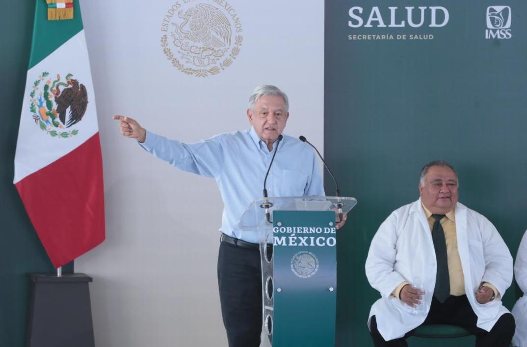 Andrés Manuel López Obrador en su recorrido en el hospital rural de Tula, en Tamaulipas. (Jesús Quintanar)