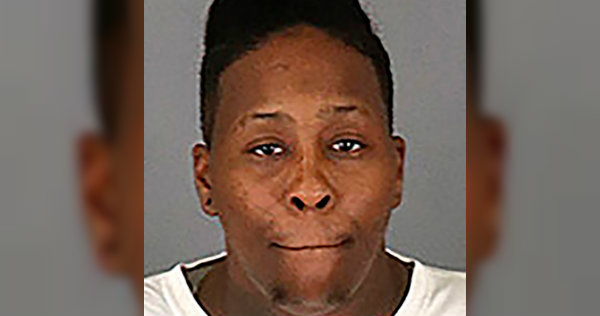Hermana de Kawhi Leonard es acusada de robo y asesinato (AP)