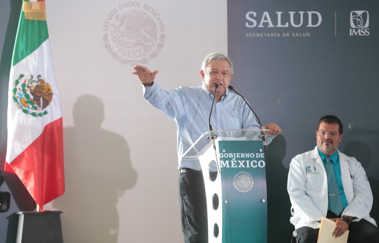 López Obrador en su visita al hospital rural de Hidalgo, en Tamaulipas. (Jesús Quintanar)