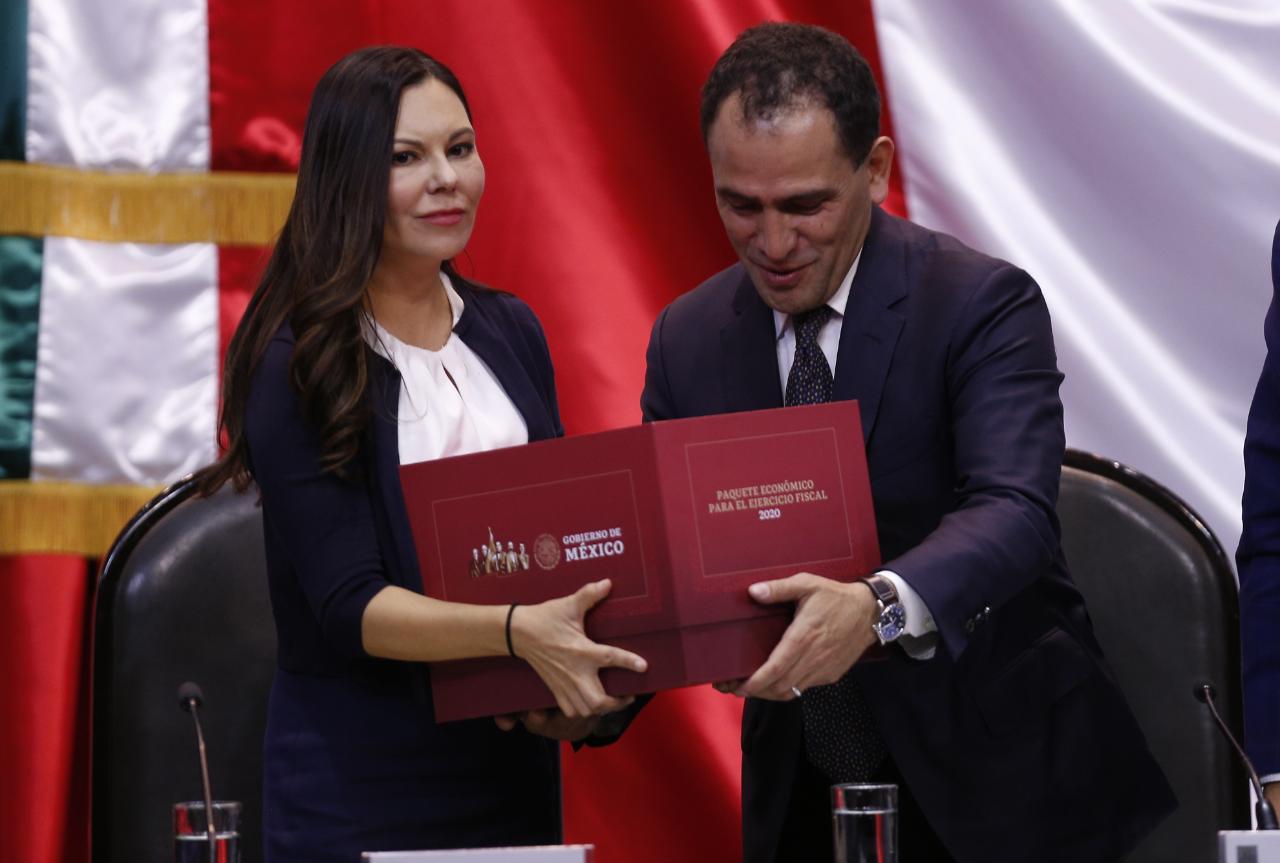 Arturo Herrera entrega el el Paquete Económico 2020 a la Cámara de Diputados. (Héctor Tellez)