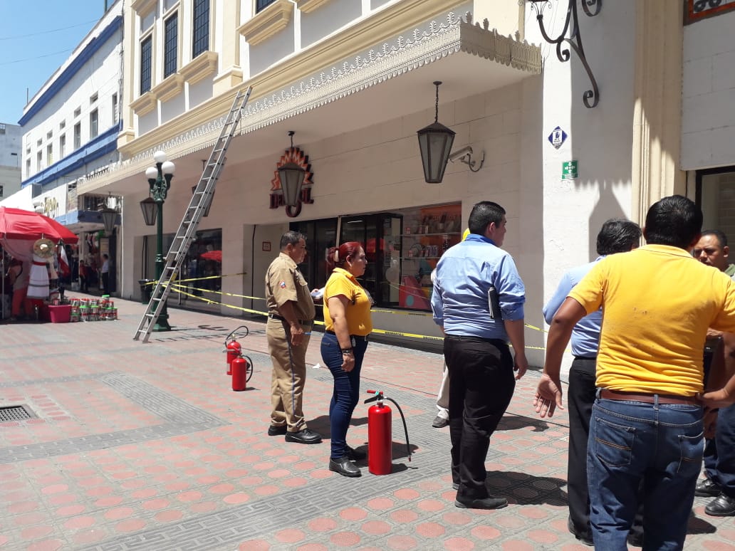 Conato de incendio en tienda departamental en Tampico (Foto/Anahy Meza)