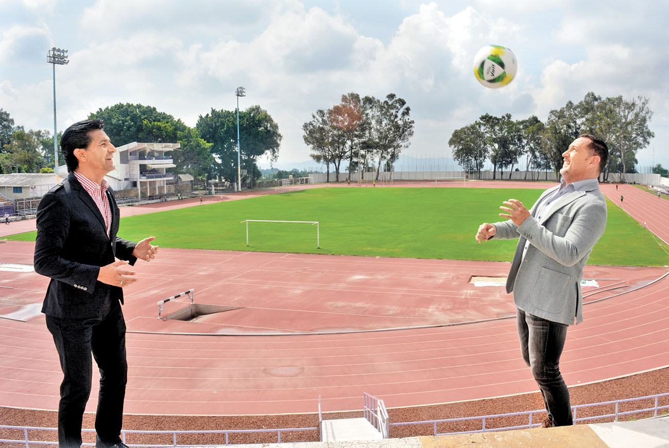 Los directivos del Instituto del Deporte y Cultura Física del estado. (Especial)