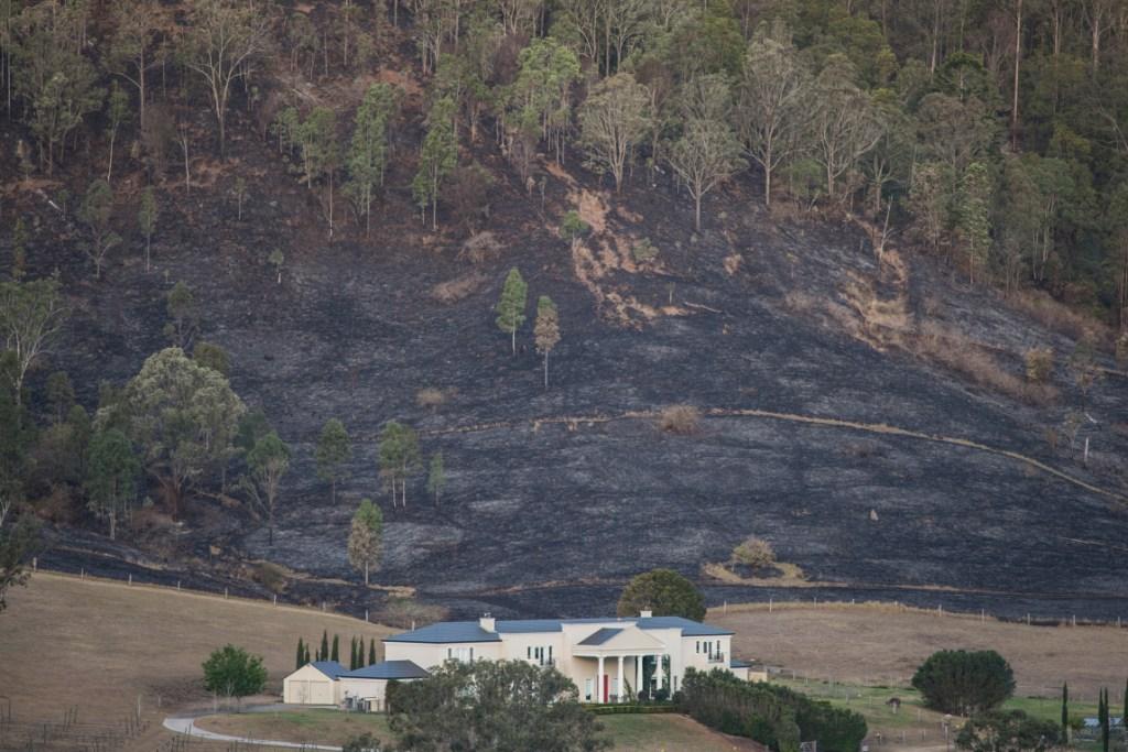 47 estructuras han sido consumidas por los incendios al oriente de Australia estos días. (EFE)