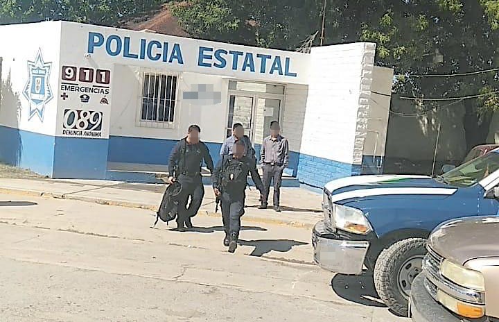 Dos migrantes solicitaron apoyo a la Policía Estatal para regresar a su país (Foto/CORTESÍA)
