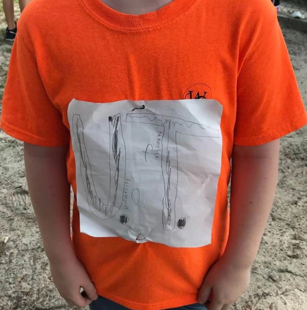 Playera de la Universidad de Tennessee (Facebook Laura Snyder)