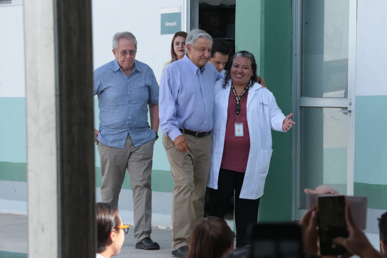 El Presidente en su vista al hospital rural de San Carlos en Tamaulipas (Jesús Quintanar)