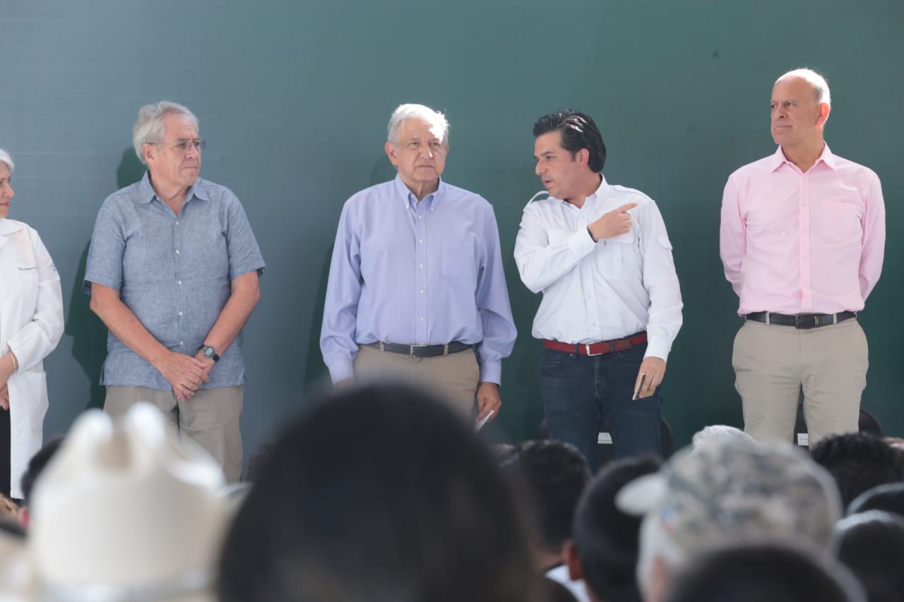 El Secretario de Salud, Jorge Alcocer, López Obrador, Zoé Robledo y Juan Antonio (Jesús Quintanar)