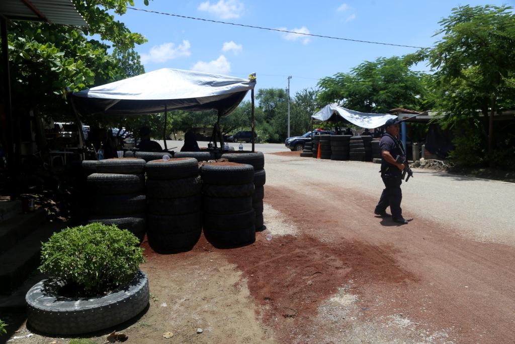 Seguridad mantienen presencia en la cabecera municipal de Tepalcatepec y puntos carreteros. (Cuartoscuro)