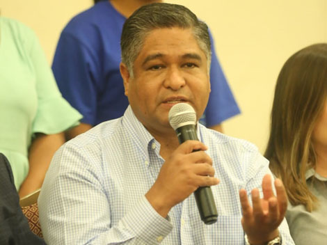 El senador por el PAN, Víctor Fuentes. Foto: Raúl Palacios