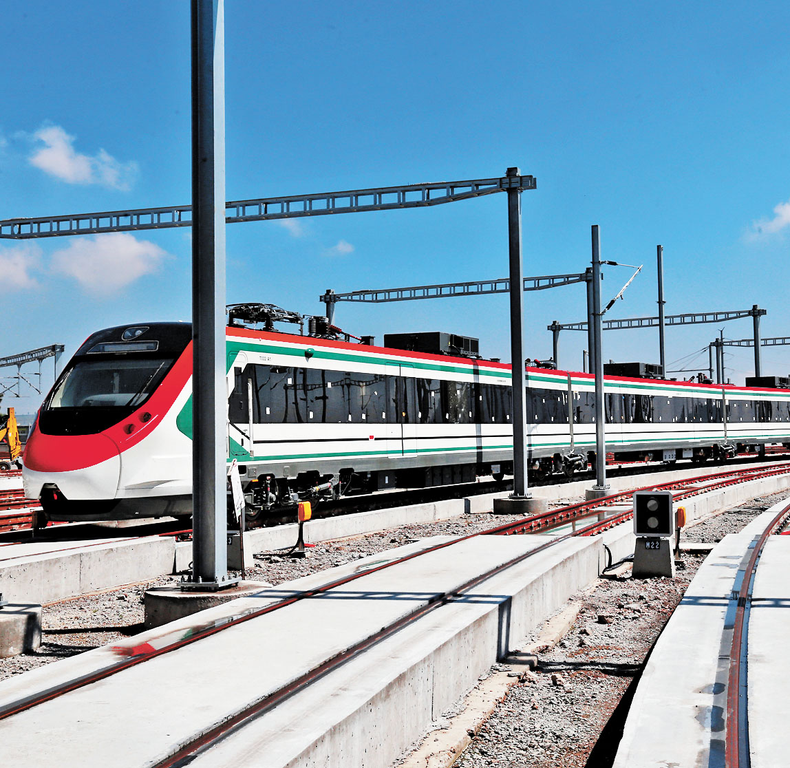 El tren Interurbano México-Toluca continúa inconcluso debido a las anomalías presentes en su edificación. (Javier Ríos)