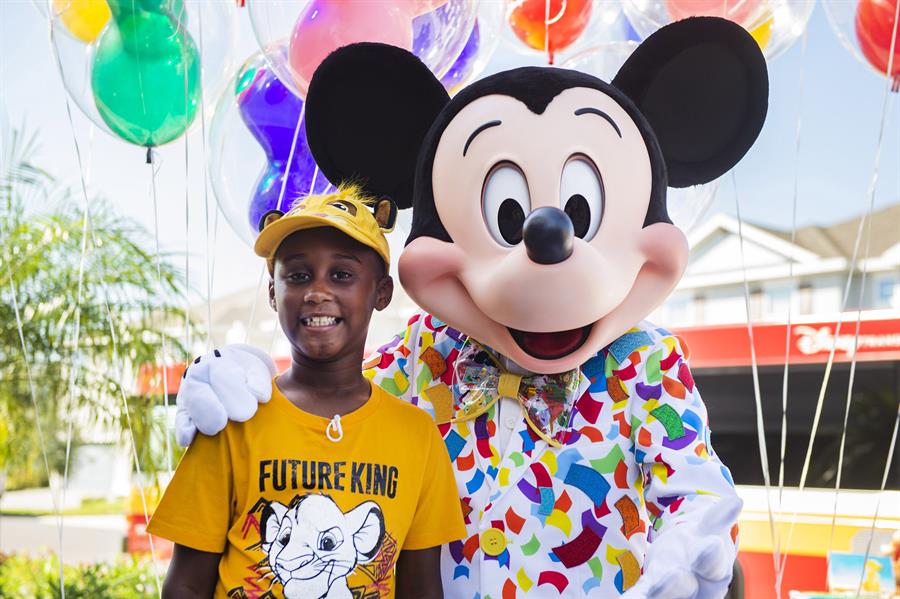 Disney regala viaje a niño que ayudó a damnificados del huracán (EFE).