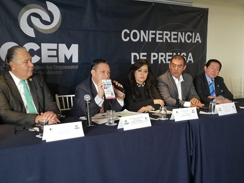 Durante la conferencia con el sector empresarial. (Alondra Ávila)