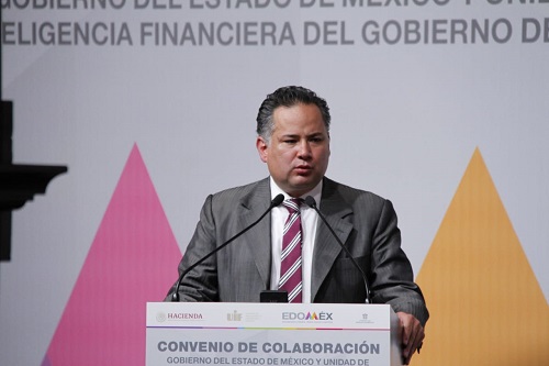 El funcionario federal estuvo en Toluca para la firma de convenios. (Claudia Aguilar)