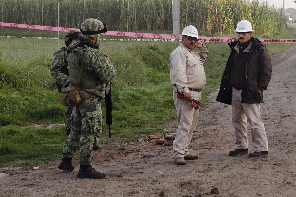 Resulta complicado comprobar si se trata de una banda organizada o de familias que se dedican a la extracción del combustible. (Archivo)