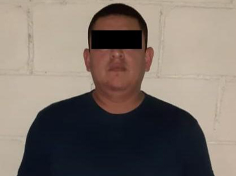 El elemento policíaco fue detenido y llevado ante la autoridad federal. Foto: Especial