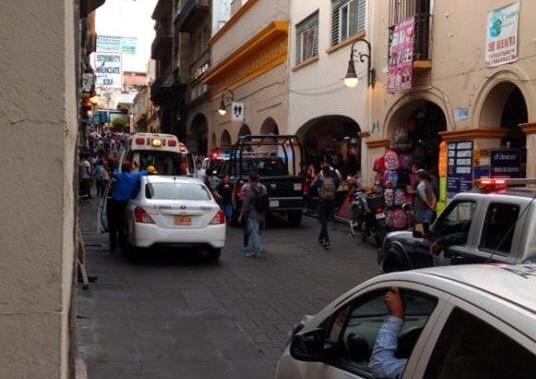 Dos hombres fueron asesinados al interior de la plaza comercial Lido en Cuernavaca. (Especial)