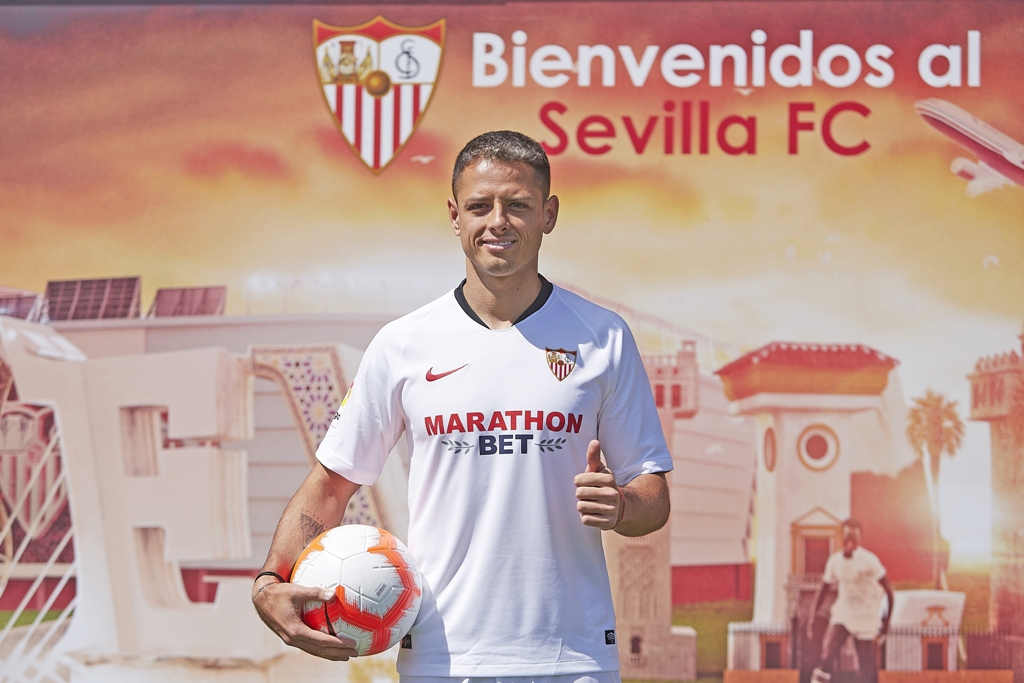 Javier Hernández en su presentación con el Sevilla (Mexsport)
