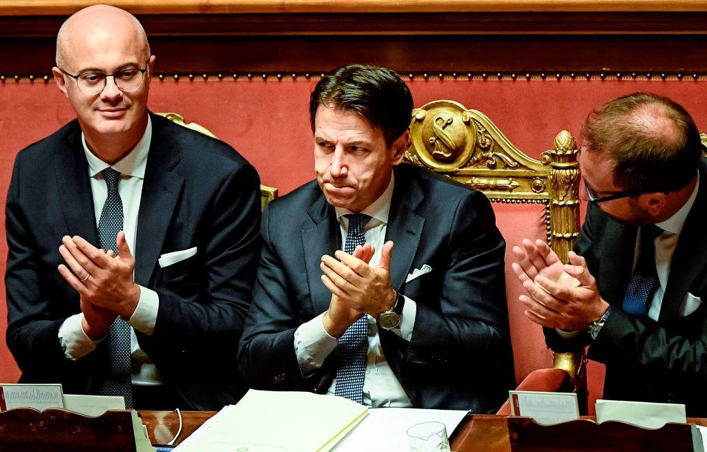 El primer ministro italiano, Giuseppe Conte, quien repite en el cargo, criticó la "arrogancia" de Salvini por abrir esta crisis. AFP