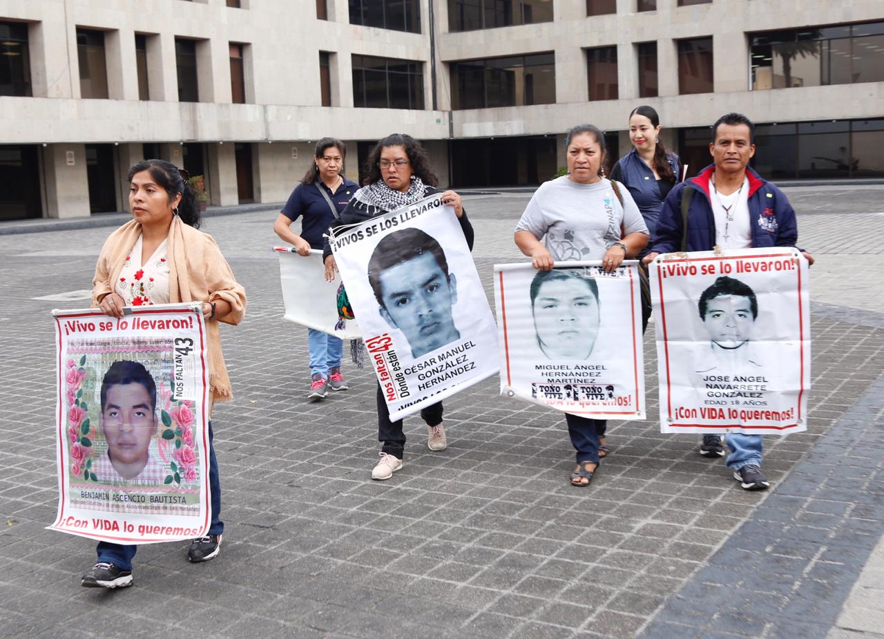 Padres de los 43 de los normalistas de Ayotzinapa./ Nelly Salas
