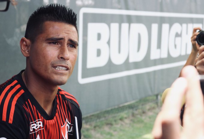 El paraguayo, Osvaldo Martínez, aseguró que existe una cuenta pendiente con Chivas después del último Clásico Tapatío . (Cortesía)