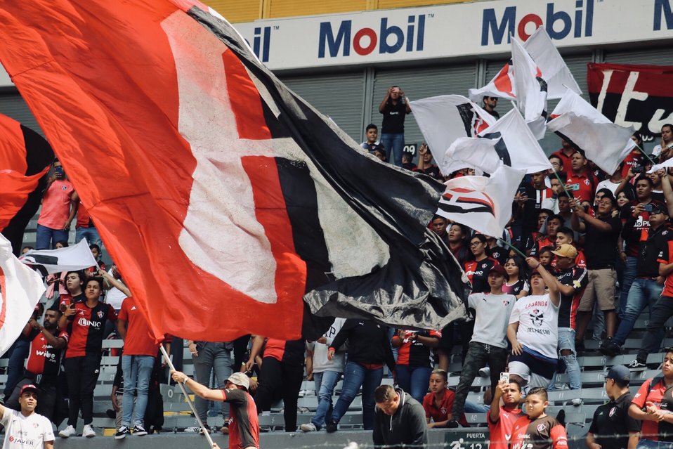 Aficionados de Atlas acompañaron al plantel en el Estadio Jalisco (Tomada de Twitter @atlasfc).