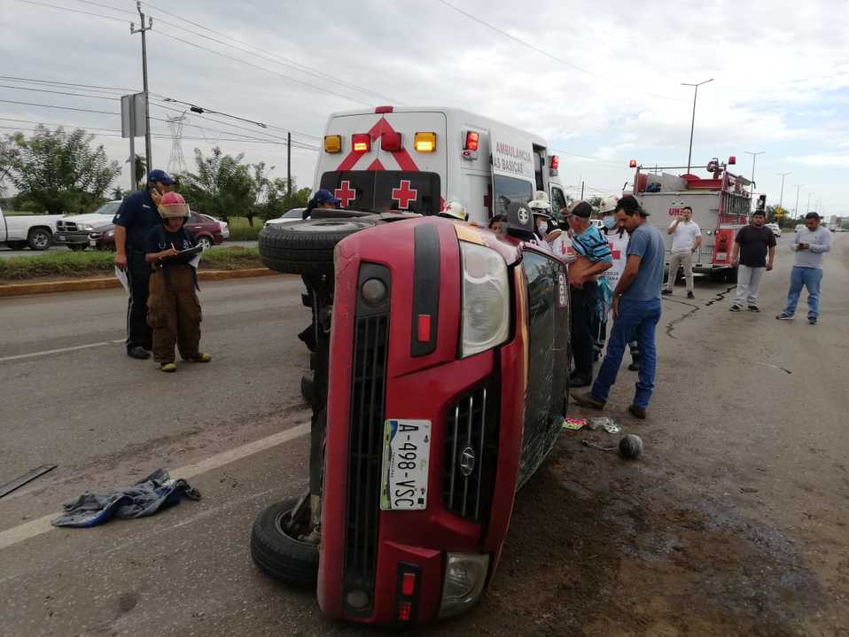 Choque volcadura en Avenida de la Industria en Altamira  (Foto/Anahy Meza)