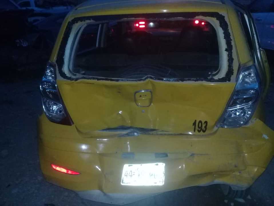Conductor choca contra taxi y deja 4 lesionados en Torreón- Grupo Milenio
