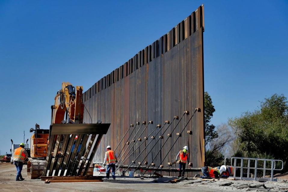 La construcción del muro fronterizo inició en la ciudad de Yuma, Arizona. (AP)