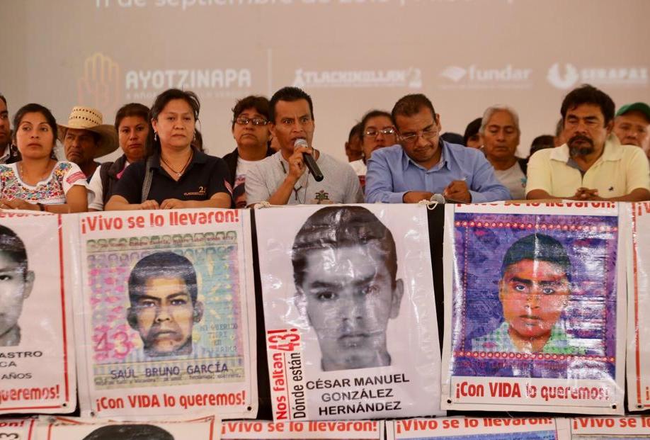 Los padres de familia de los 43 dieron una conferencia de prensa tras su reunión con AMLO. | Jorge Carballo