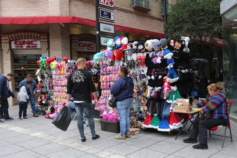 En el 2017 sector informal representó en el 2017 alrededor de 427 millones de pesos. Foto: Leonel Rocha.