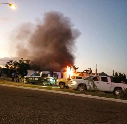 Usuarios de redes sociales compartieron la fotografía del incendio en el municipio de Sonora. (Especial)