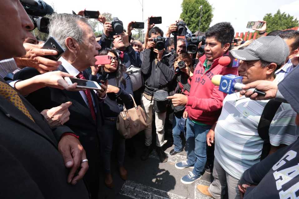 El Diputado Porfirio Muñoz Ledo quería convencer a la CNTE de levantar el bloqueo. (Jesús Quintanar)