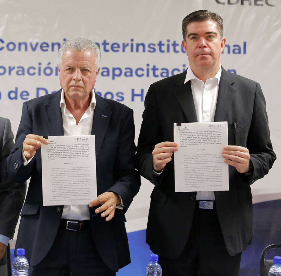 Hugo Morales (Derecha) indicó que el convenio irá por la capacitación integral en materia del respeto de las garantías individuales. Mauricio Román