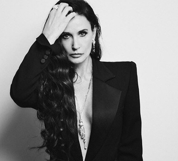 Así luce Demi Moore desnuda a sus 56 años. (Instagram: demimooreofficial).