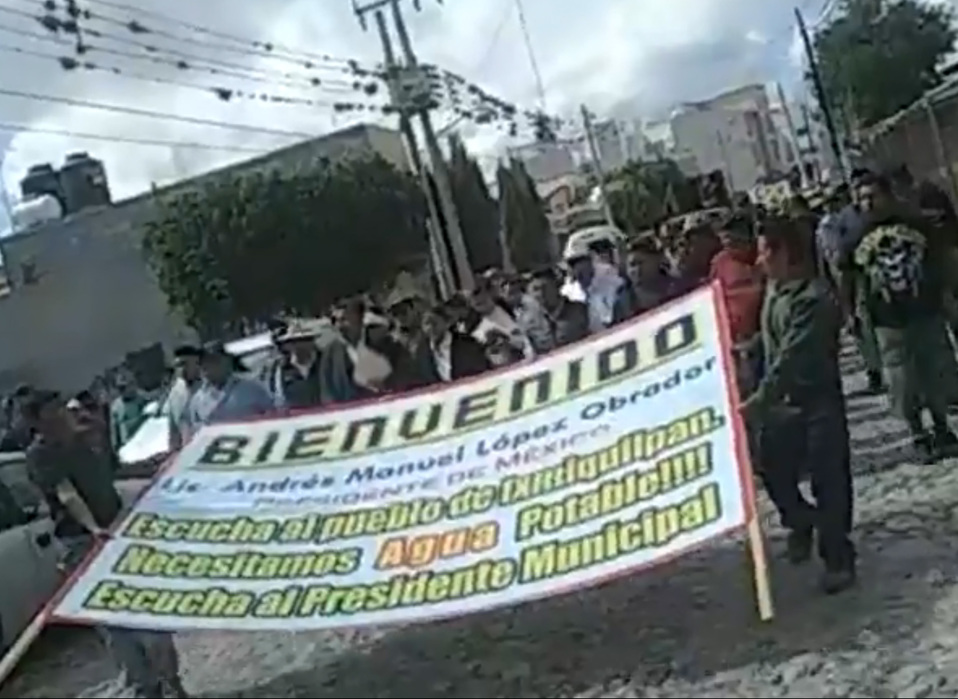 Pascual Charrez, edil de Ixmiquilpan, encabezó una marcha por la visita de AMLO. (Especial)