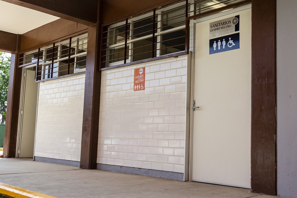 La Preparatoria 6 instaló los sanitarios de género neutro. (Fernando Carranza)