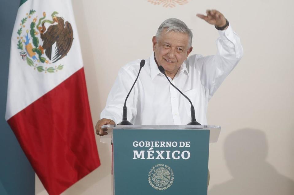 El presidente Andrés Manuel López Obrador en el diálogo con la comunidad del hospital rural de Ixmiquilpan, en Hidalgo. (Araceli López)