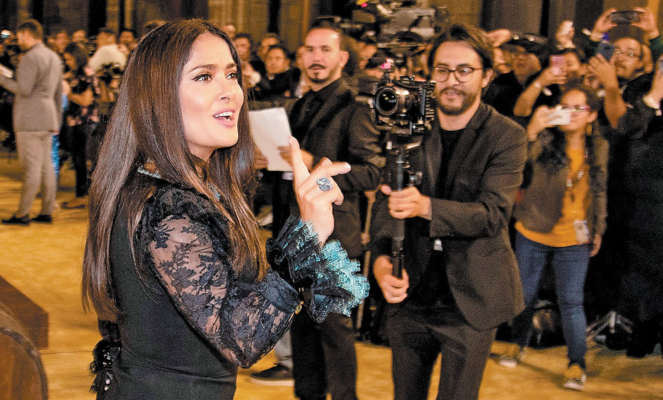 Afirma que el programa cubre todas las cosas que encantan: drama, misterio, política y un poco de violencia. (EFE)