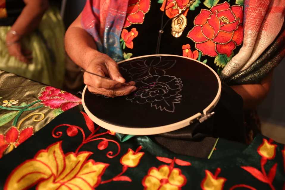 Expo-venta Hilos que danzan en Los Pinos (Juan Carlos Bautista).