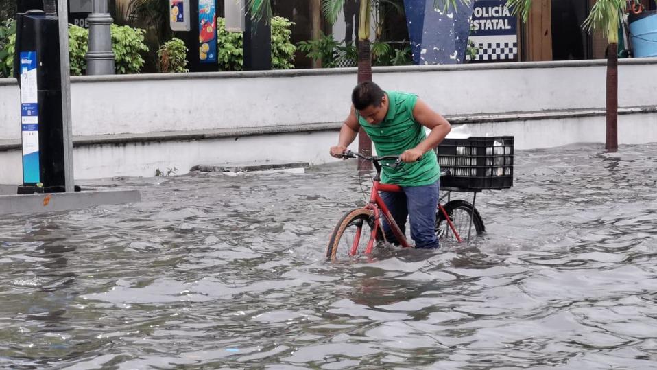 Las lluvias han dejado severas inundaciones en calles de la zona conurbada Veracruz-Boca del Río. /Isabel Zamudio