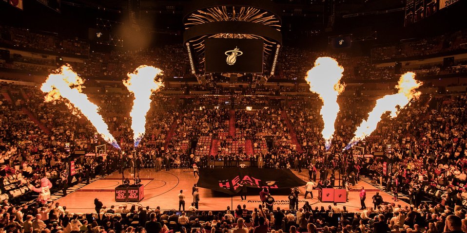 Sitio para adultos ofrece cifra millonaria para cambiar nombre del estadio del Miami Heat (Twitter @AAarena)