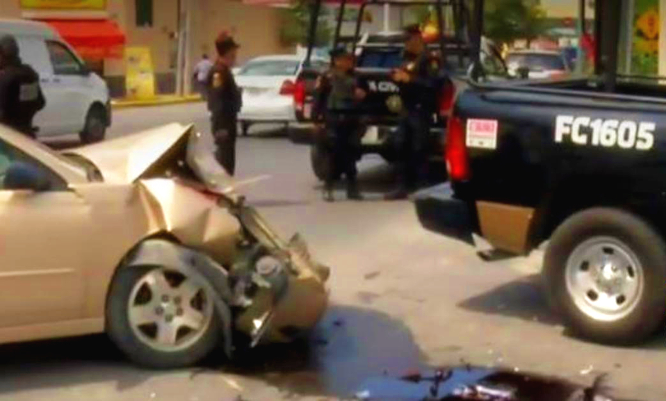La unidad se Fuerza Civil al no respetar un alto de la calle Apodaca, causó el accidente. (FOTO: Especial)