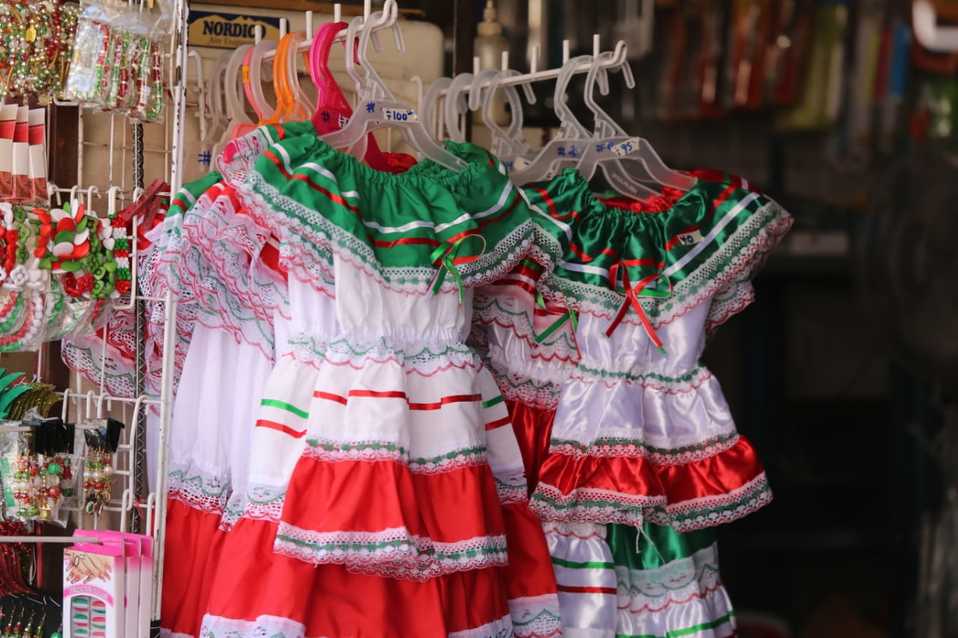 Los comerciantes tienen de cara el Buen Fin y las Fiestas Decembrinas. (Mauricio Román)