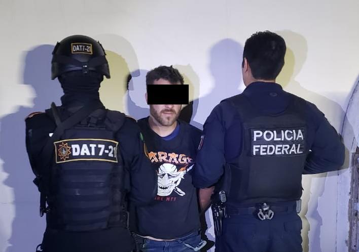 Derek N., es señalado por Estados Unidos como una persona peligrosa, acusado de abuso sexual y manejo de armas. (Foto: Especial)