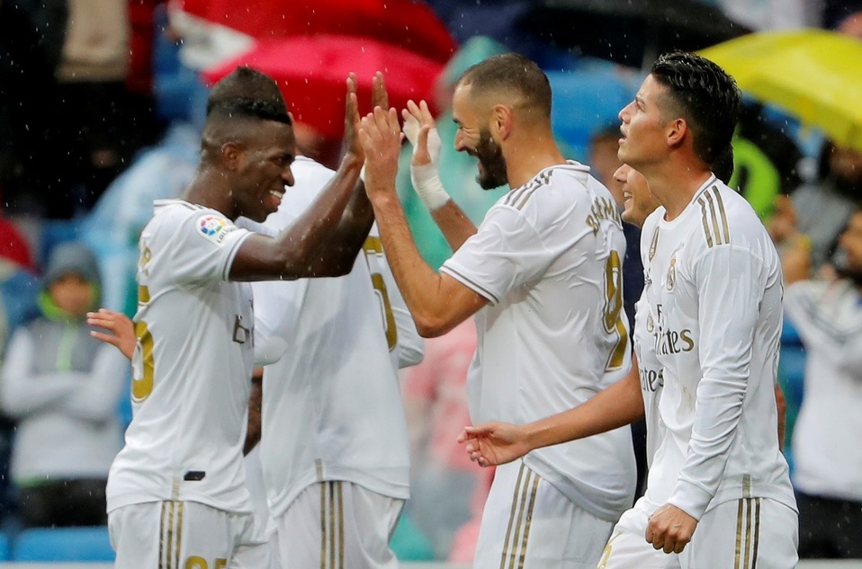 Karim Benzema festeja su segundo gol (Reuters)